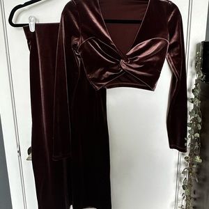 Two piece long sleeve / skirt